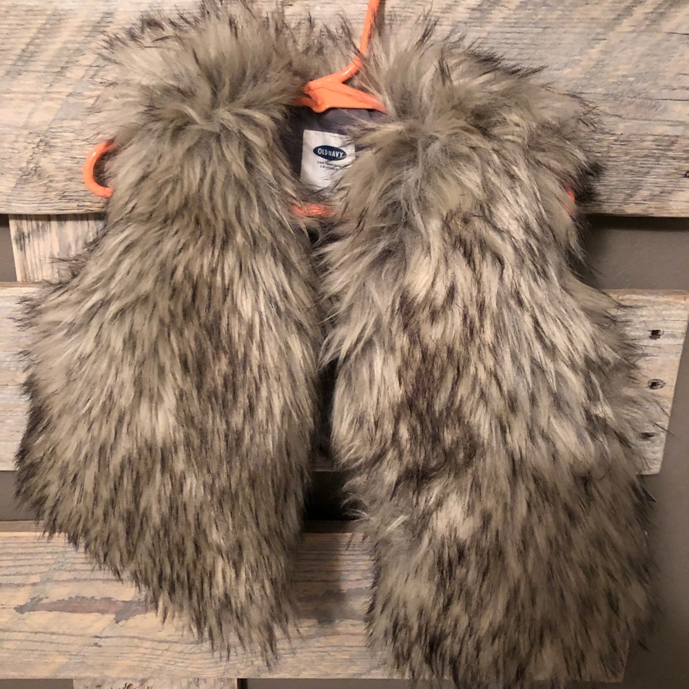 Toddler girls Old Navy 2T faux fur vest
